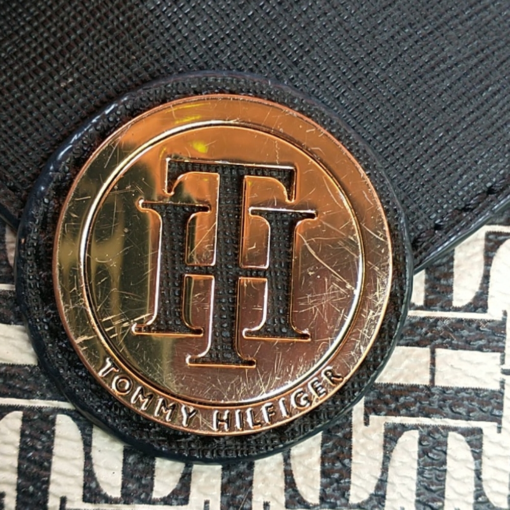 Tommy Hilfiger Crossbody Monogram Bag - Picture 10 of 10
